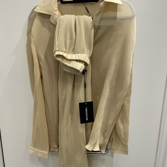 Pretty Little Thing Plisse Pleated Outfit - Picture 5 of 6